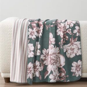 Casual Living Reversible Luxe Plush Throw